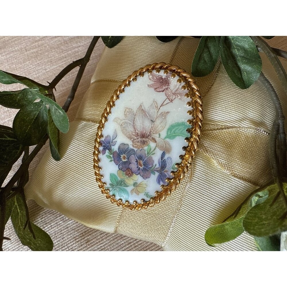 Vintage Floral Porcelain Brooch With Gold-Tone Rope Edge Flowers Oval